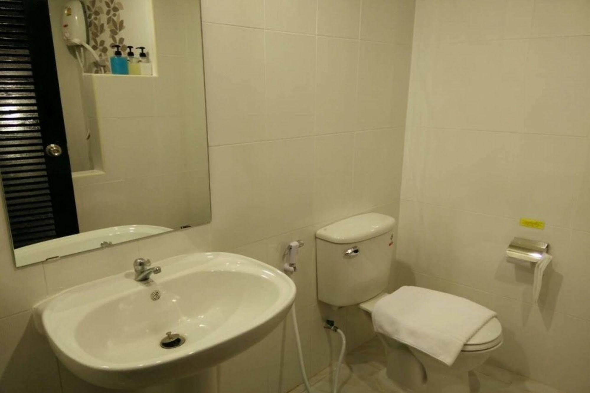 One Fu Hotel Surin Exterior photo